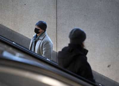 זן קורונה חדש גורם לכאבי גרון חמורים: מומחים מזהירים מעלייה במספר החולים בקיץ הקרוב