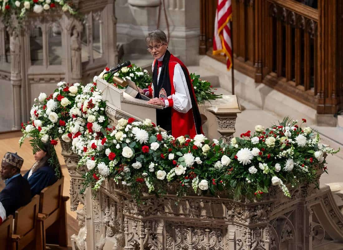 עימות היסטורי בקתדרלה: הבישופית שהתעמתה עם טראמפ בדרשה נועזת