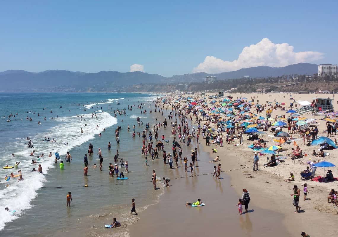 אימה בחוף הים בדרום קליפורניה: חסרת בית ניסתה לחטוף ילד בן 4