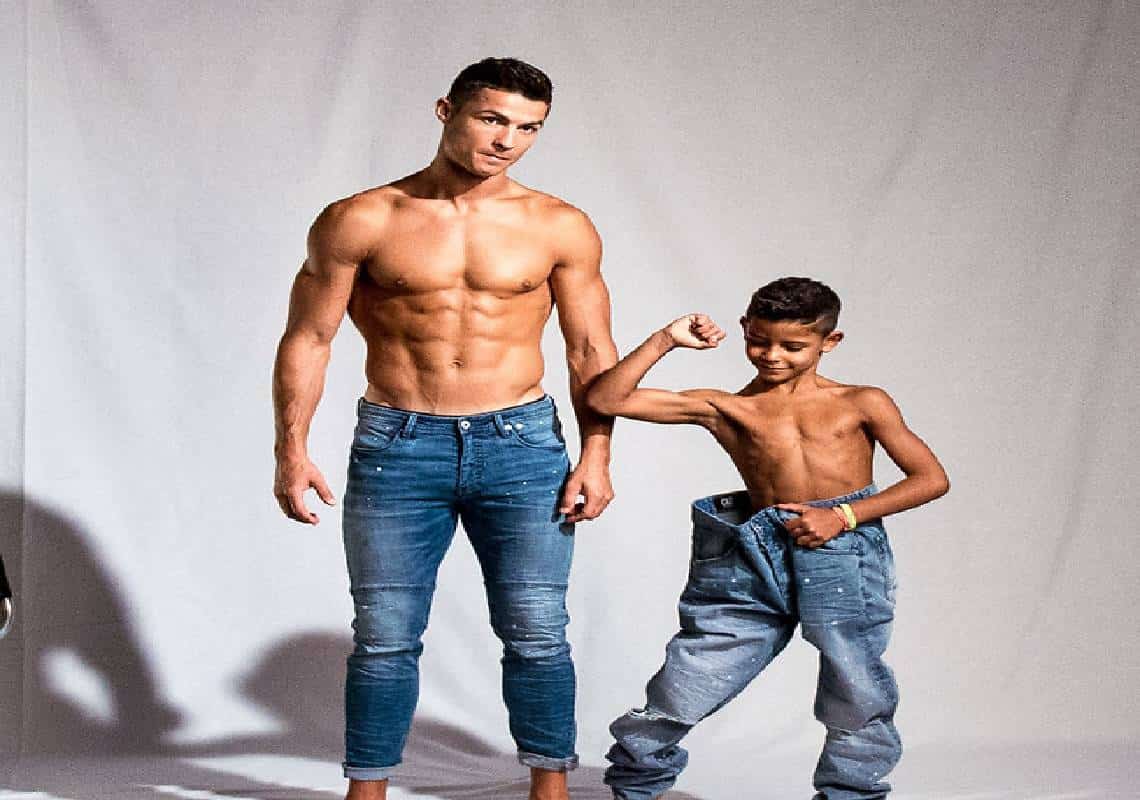 רונאלדו עונה למעריצים שמבקשים לדעת מי היא אם בנו: ״לעולם לא אספר את הסוד הזה״