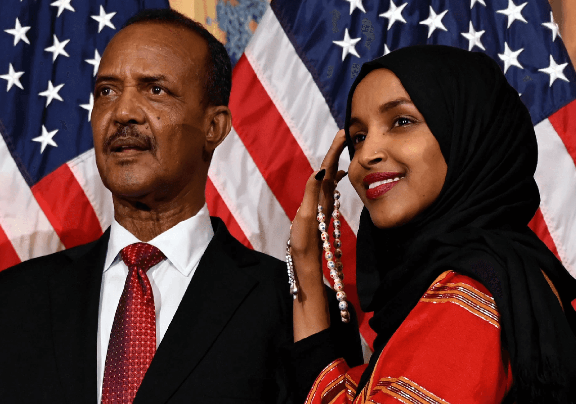 עומאר הצביעה נגד סנקציות על פוטין – וכעת נחשף הקשר המשפחתי שלה לרוסיה 