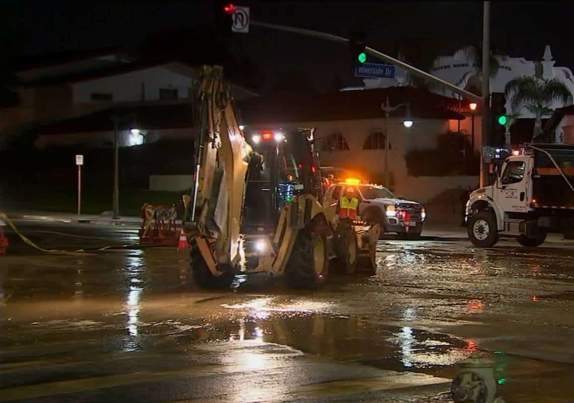הצפות ושיבושים בוואלי לוס אנג'לס בעקבות פיצוץ צינור מים