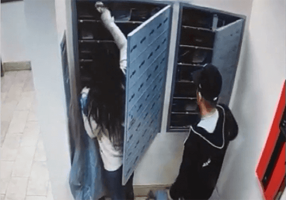 דואר 'לא' זבל: גנבים רוקנו תיבות דואר בבניין יוקרתי באמצעות מפתח אב של שירות הדואר