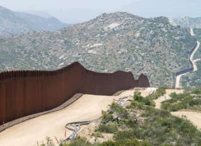 הקיר השחור של טראמפ: חצי מיליארד דולר על צבע שלא יעבוד