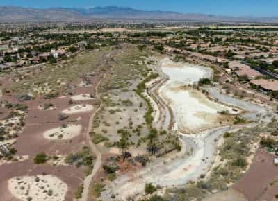 סוף לסיוט: מגרש גולף שעבר שריפה ופשיטת רגל נמכר לאחר עשור של הזנחה ומאבק