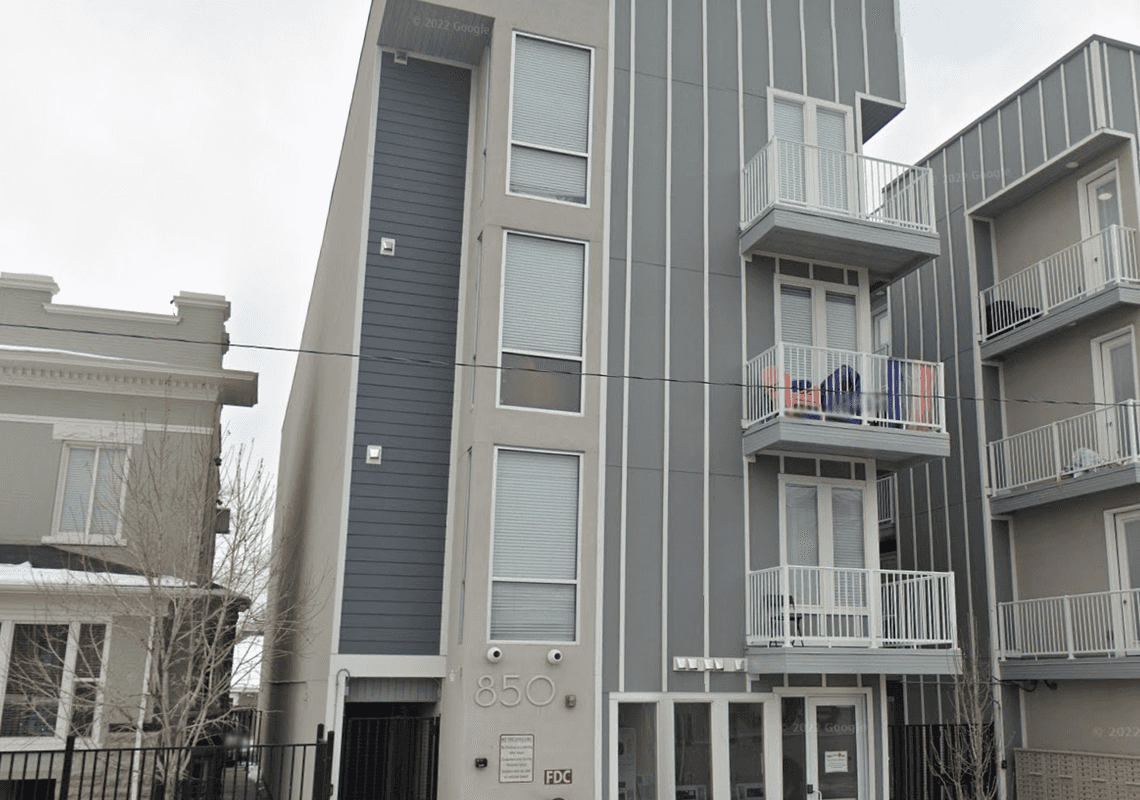 יוטה: גרונה של אישה שוסף – לאחר שהכניסה הומלס לביתה