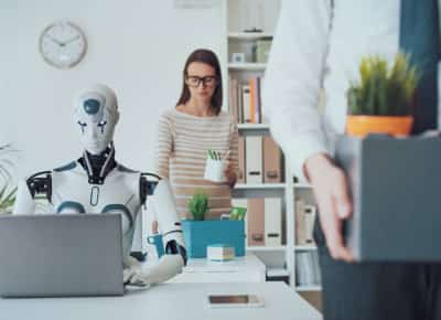 בעולם העבודה תוהים מי יפגע יותר מבינה מלאכותית: העובדים הצעירים או הוותיקים