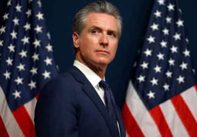 גווין ניוסום מרגיז את הפרוגרסיבים: חלקים מהבייס מתקשים לעכל את "החיזור" אחרי הקהל השמרני