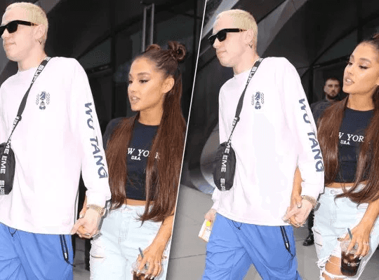 שנות ה-90 חזרו? פיט דיווידסון מגיע מחומצן להופעה של אריאנה גרנדה