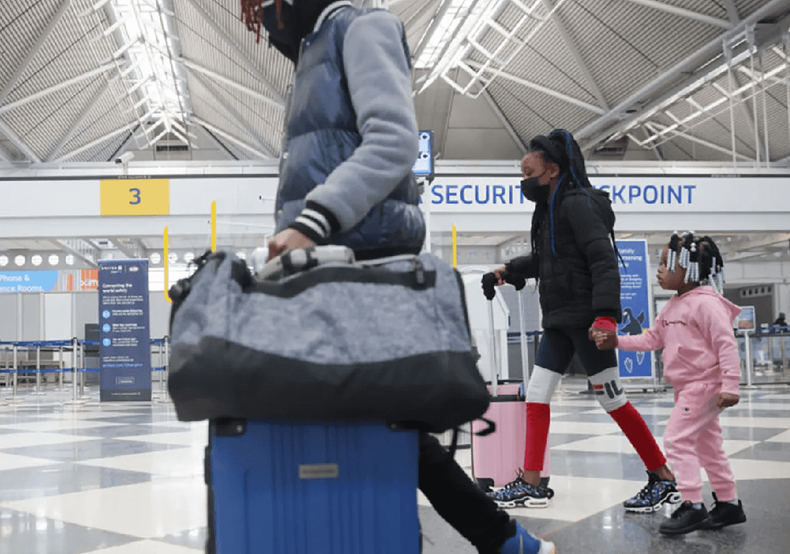 עקב טורנדו וסופות רעמים: שדה התעופה הבינלאומי בשיקגו עצר את פעילותו