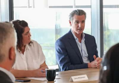 פרשת שחיתות בסקרמנטו: בכירה לשעבר בסגל של ניוסום מואשמת במעילה של מאות אלפי דולרים