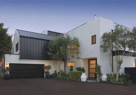 ירידת ערך של כחצי מיליון דולר לנכסי דמי לובאטו בלוס אנג'לס‎