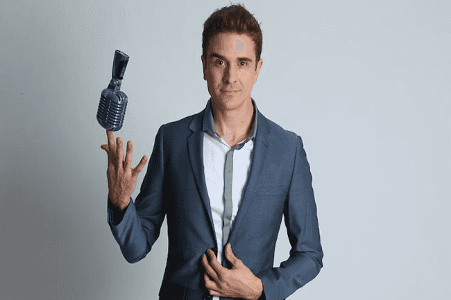 בין סינדרלה לפנטום האופרה: מופע הקסמים של אדם טרנט