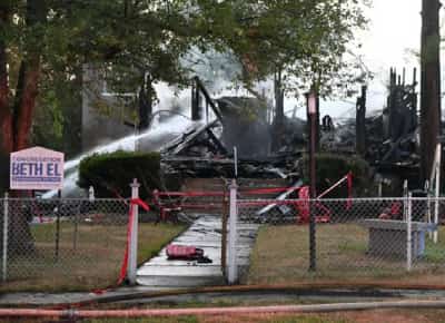 בית כנסת היסטורי נשרף לחלוטין בניו ג'רזי - הרב ומשפחתו ניצלו ברגע האחרון