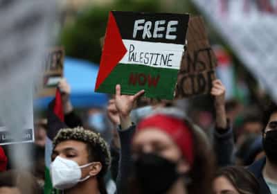 חצי ממדינות ארה"ב מתייצבות לצד קורבנות טבח שמחת תורה: מהלך משפטי חריג נגד ארגונים אמריקאיים