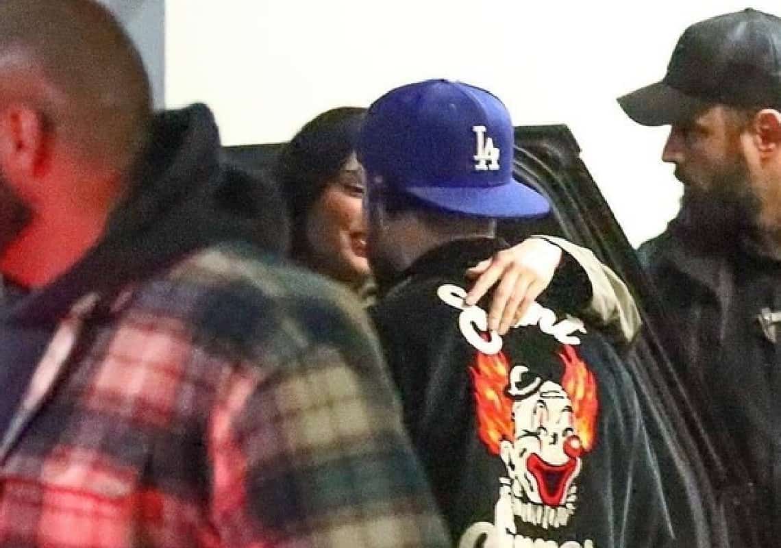 עכשיו זה רשמי: תמונה ראשונה של קנדל ג'נר ובאד באני