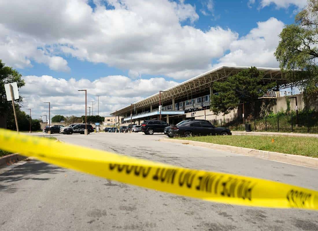 מחריד: ארבעה נוסעי רכבת בשיקגו נרצחו בזמן שישנו 