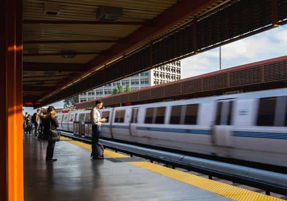 סן פרנסיסקו: קרונות הרכבת הישנים יורדים מהפסים, ואולי תוכלו לקנות אותם