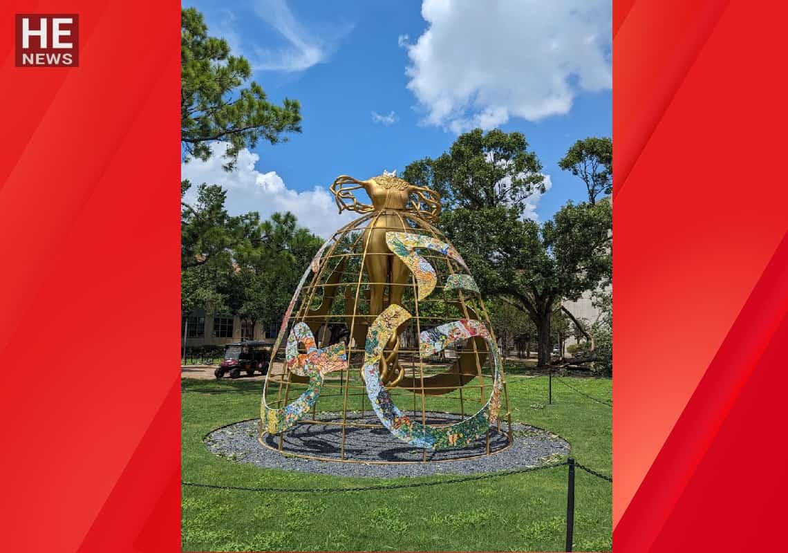 בלב האוניברסיטה: נערף ראש פסל שעורר סערה