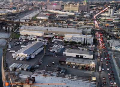 העיר הקטנה שבה בתי חצי מהתושבים נפרצו: תופעה מדאיגה בקליפורניה