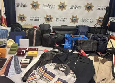 תושב ווסט הוליווד שהתחזה למנהל סוכנות רכב, הבטיח רכבי יוקרה במחיר מציאה והונה עשרות אנשים במאות אלפי דולרים