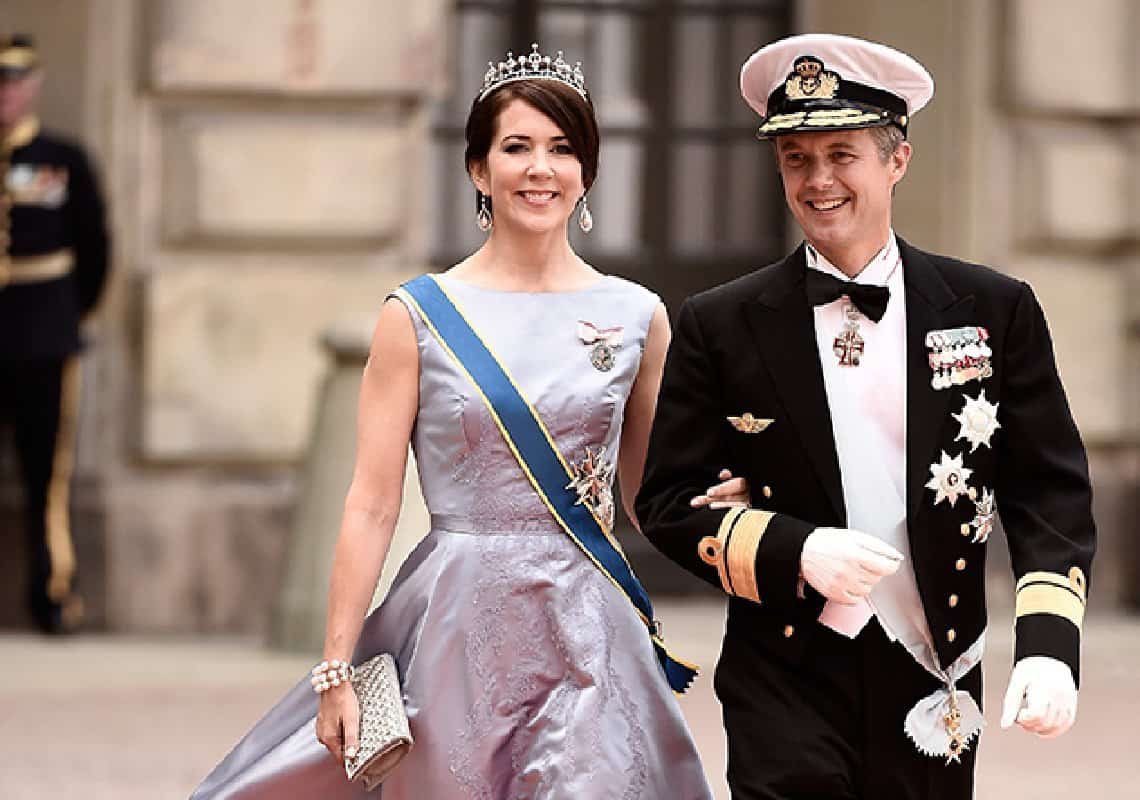 נסיך ונסיכת דנמרק מוצאים את בנם מבית הספר בעקבות תקרית דרמטית