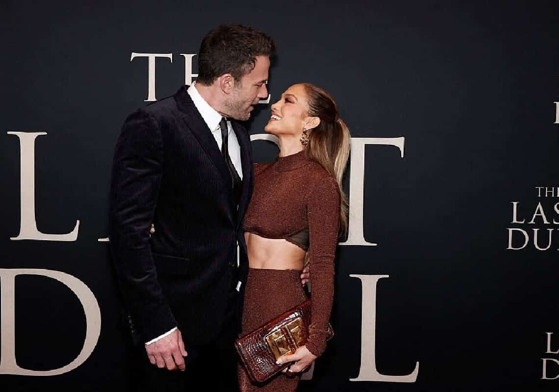 עדים מטקס החתונה של ג׳ניפר לופז ובן אפלק מספרים: ״בזמן שהם קראו את הנדרים עם התרגשו ודמעו״