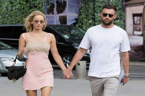 הפתעה: ג'ניפר לורנס וקוק מרוני מאורסים