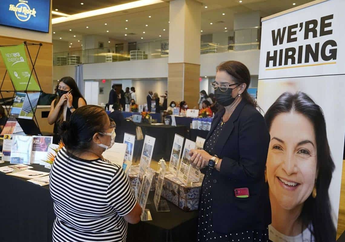 מספר המובטלים החדשים בארה"ב ירד לשפל של שנה וחצי