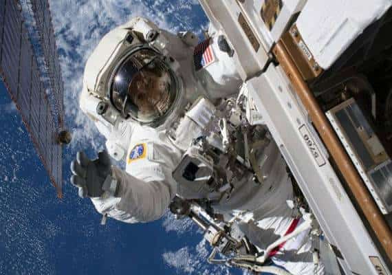 פרסומות בחלל: נאס"א בודקת אפשרויות חסות ומיתוג 