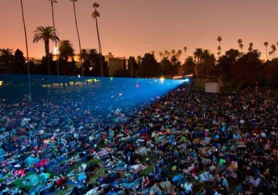 לוס אנג'לס: לראות סרטים בבית קברות