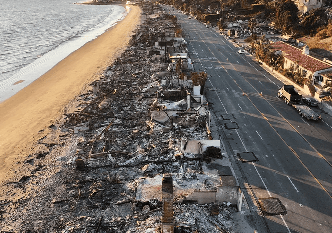 אלפים עדיין ללא בית: התקדמות איטית בשיקום לאחר שריפות קליפורניה