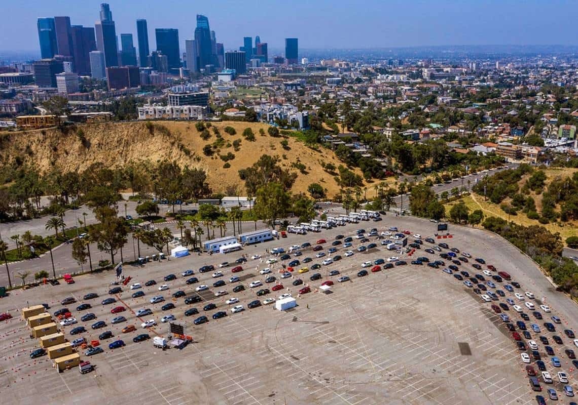 נקודת המפנה בלוס אנג'לס? נפתחה תחנת החיסונים באצטדיון הבייסבול