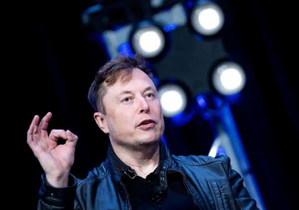 צוחק כל הדרך אל הבנק: אילון מאסק עקף את ג'ף בזוס כאיש העשיר בעולם