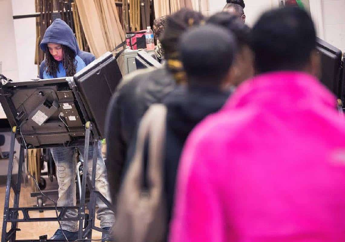 "גל אדום בדרך": ‏הדמוקרטים איבדו את תמיכת ההיספנים והשחורים לקראת בחירות האמצע