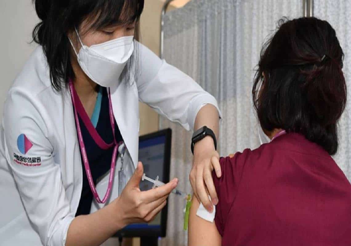 דרום קוריאה פתחה בחקירת שני מקרי מוות הקשורים בחיסון אסטראזנקה 