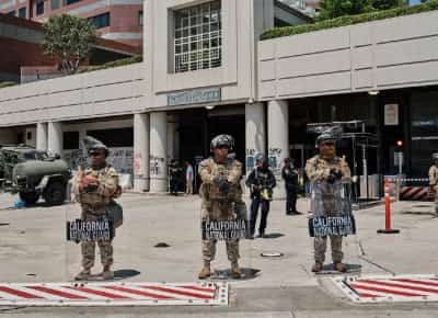 קליפורניה דורשת צו חירום להגביל את הנחתים: עצרו את המהלך הבלתי-חוקתי של טראמפ