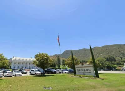 ארבע שנים ביקר את אימו בקבר הלא נכון: תביעה על טעות מזעזעת כנגד בית הקברות פורסט לון 