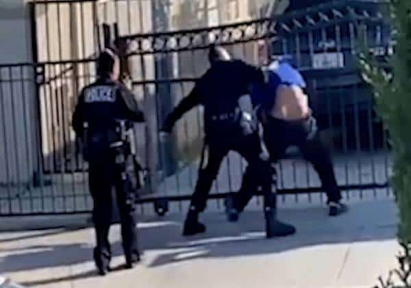 לעיני המצלמות: שוטר הפגין אלימות קשה כלפי חשוד בלוס אנג'לס