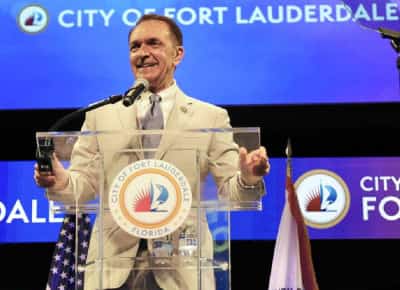 פלורידה: ראש עיר הוכה ונגרר על הכביש בידי בן זוגו לשעבר