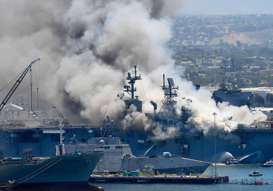 הפרשה שמטלטלת את צבא ארה"ב: חייל מואשם בהצתה מכוונת של אוניית חיל הים