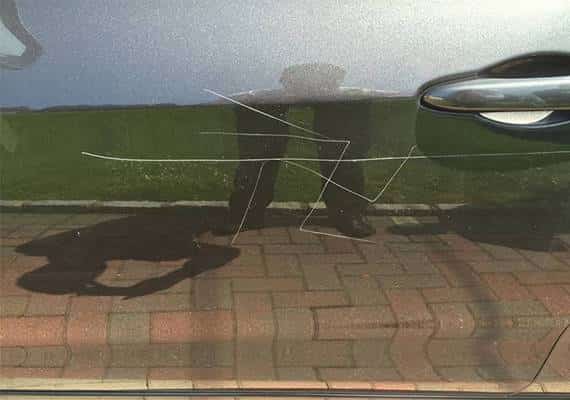 אנטישמיות בלונג איילנד: צלב קרס נחרט על מכונית