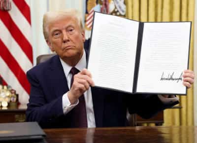 כשהדלת נסגרה: מדיניות טראמפ השאירה 600 אלף פליטים תקועים בין שמים וארץ