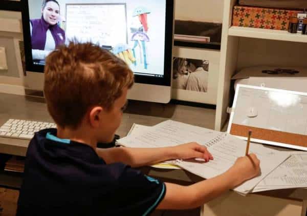 לוס אנג'לס: כשליש מהתלמידים לא משתתפים בלימודים המקוונים