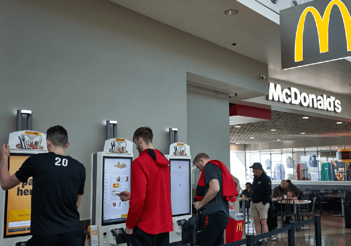 מקדונלד'ס מכריזה: כל הסניפים בעולם ישודרגו עם בינה מלאכותית