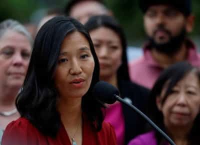 מנהל רשות ההגירה מאיים להציף את בוסטון בסוכנים לאחר שהעירייה סירבה לבטל את מדיניות המקלט