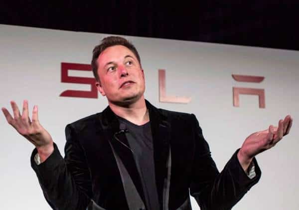 $טסלה-קיו: האנשים שבטוחים שמאסק הוא בלוף - ומתכוונים להרוויח מזה