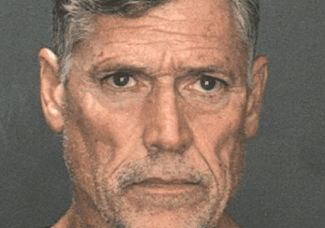 קליפורניה: שוטר לשעבר מואשם שחטף, עינה ואנס צעירה בת 22