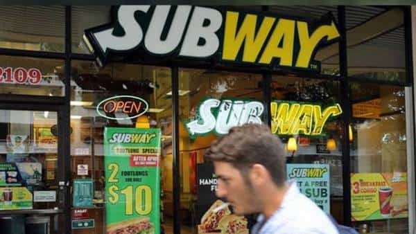 מצמצמת נוכחות: מאות סניפי סאבווי יסגרו בקרוב