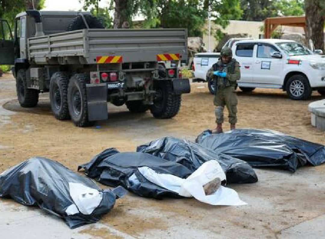 העולם נחשף: ‏"זה לא שדה קרב, זה טבח", צה"ל הראה לתקשורת הזרה את זירת הטבח הקשה מאז השואה בקיבוצי הדרום